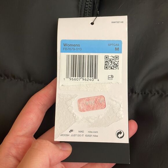 NWT Nike Sportswear Classic Puffer Therma-Fit Loose Fit Vest Black Women Size M - Picture 11 of 13